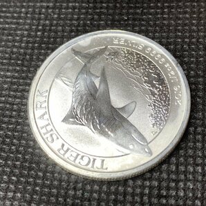 15.55グラム 2016年 (新品) オーストラリア「タイガーシャーク」純銀 1/2オンス 銀貨の画像5