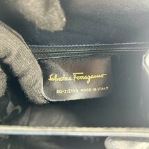 美品◆希少品 サルヴァトーレフェラガモ FERRAGAMO ミニ ハンドバッグ ショルダーバッグ 2way トップハンドル ガンチーニ ゴールド金具 紺_画像10