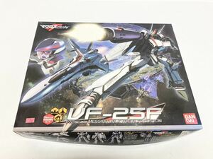 バンダイ マクロスF VF-25F メサイアバルキリー アルト機 1/72 / 箱にたわみや色褪せあり