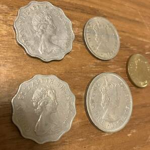 香港ドル 4枚 1967年 50セント 1974年 1ドル 1975年 2ドル×2枚 硬貨 エリザベスの画像3