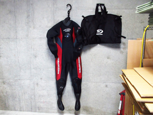 WORLD DIVE ワールドダイブ ドライスーツ 着丈約134㎝ 厚み約5㎜ アウトソール約24cm フード 収納ケース付属 ダイビング 管理6B0321G-C2