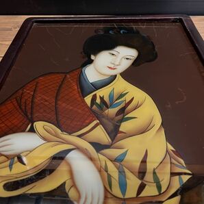 硝子絵 日本画 美人画 壁掛け 額装 アンティーク ガラス絵 着物 昭和 時代の画像3