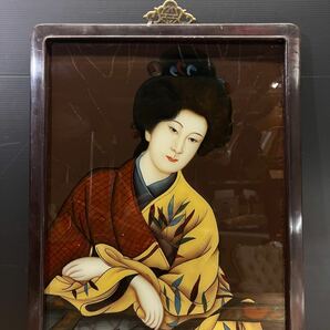 硝子絵 日本画 美人画 壁掛け 額装 アンティーク ガラス絵 着物 昭和 時代の画像2