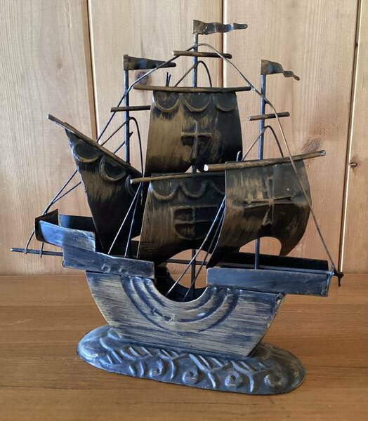 当時物　レトロ　ブリキ　船　鉄製　帆船　飾り物　置物　ヴィンテージ　インテリア　オブジェ　SHIP