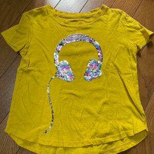 GAP Tシャツ　110 黄色　スパンコール変化