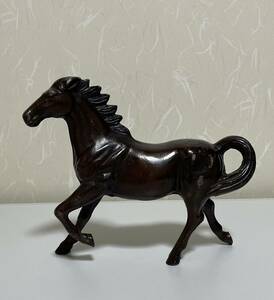 金属工芸品　馬　ウマ　置物　鋳物　駿馬　勇馬　干支置物　鉄　うまくいく縁起物 馬　 干支 置物 馬 駆け馬 駿馬 アンティーク オブジェ