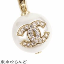 013009535 シャネル CHANEL ココマークピアス ゴールドxホワイト メタル コスチュームパール ラインストーン I22S ピアス レディース_画像4