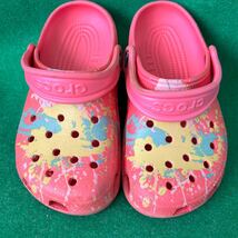 クロックス crocs ピンク ペイント柄　サンダル　19cm相当　M1W3 used _画像1