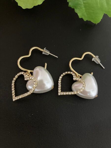ピアス レディース パール ゴールド ハート 揺れる ラインストーン アクセサリー(新品未使用)
