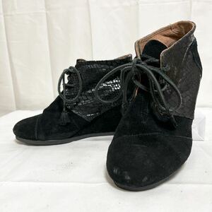 和249★ TOMS トムス ショートブーツ ウェッジソール スエードレザー 切り替え クロコ型押し W6.5 レディース ブラック