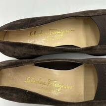 H @ イタリア製 '高級婦人靴' Salvatore Ferragamo サルヴァトーレフェラガモ 本革 SUEDE ガンチーニ刺繍 パンプス シューズ US6.5 23.5cm_画像7