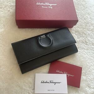 【極上美品】95 Ferragamo サルバトーレフェラガモ 2つ折り長財布