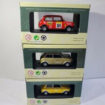 ③HONGWELL Cararama ホンウェル カララマ 1/43「 MINI COOPER 」金色、黄色、赤 ミニクーパー 3台セット新品未使用 157_画像2