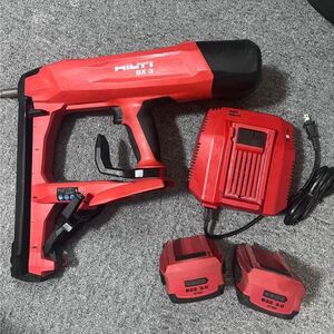 HILTI 充電式鋲打機 BX3-L バッテリ×2、充電器　　本体はまた綺麗だと思います。