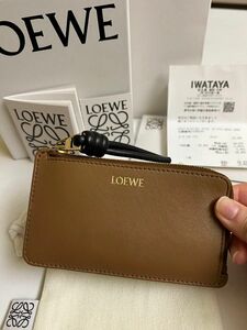 最終値下げ　LOEWE ノットコインカードホルダー(シャイニーナパカーフ)