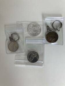 東京五輪銀貨と1967年東京ユニバ記念メダルと1968年ケネディとフランス1917年2フラン銀貨の4個