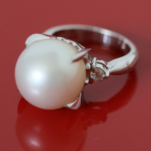 * beautiful goods / White Butterfly pearl 13mm ring /0.22 diamond setting ng/PT900/ size 12 number / free shipping 
