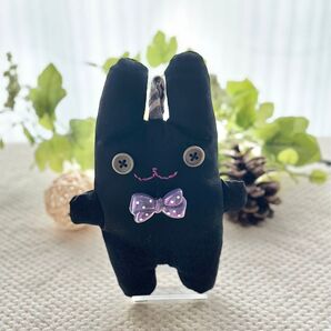 匿名配送【送料無料】蝶ネクタイ付き黒うさぎのぬいぐるみ