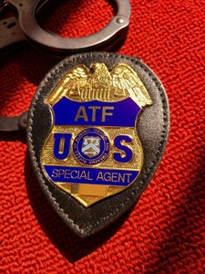 米国ポリスバッジ【ATF SPECIAL AGENT】革製バッジホルダー付き