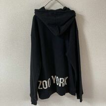 M3 Zoo York ジップパーカー　フルデザインロゴ　ゆったりXLレディース_画像3