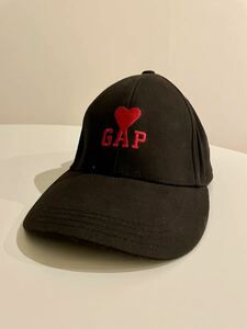GAP×AMI ALEXANDRE MATTIUSSI（アミアレクサンドルマテュッシ）コラボレーション キャップ/帽子