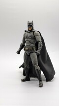 MAFEX 017 バットマン BATMAN VS SUPERMAN バットマンVSスーパーマン マフェックス メディコム・トイ 中古_画像1