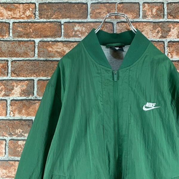 【即完売】ナイキ　刺繍ロゴ　ワンポイント　XLサイズ　緑　ナイロンジャケット