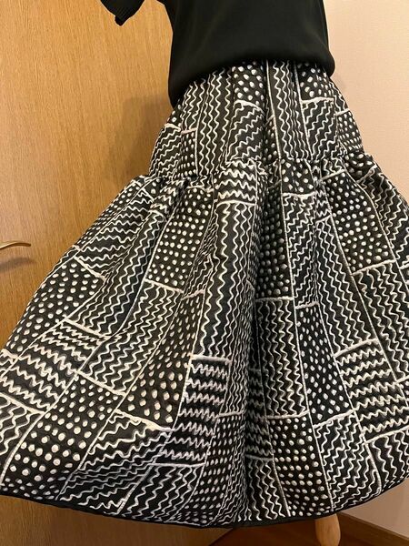 【新品】レディース　刺繍　ボリューム　ふんわり　スカート　フリーサイズ
