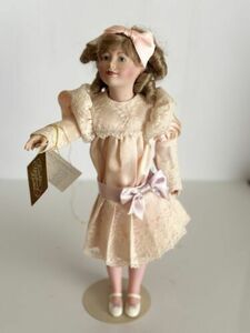 Franklin Mint Porcelain Heirloom Doll 1980’s See Pic 6. Some Spots On Dress 海外 即決