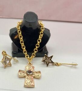 BARBIE JEWELRY Etched Gold Cross/Diamond Center Necklace Diamond Star Earrings 海外 即決