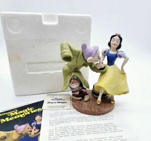 Disney Magic Memories Snow White Porcelain Figurine Limited Edition in Box COA 海外 即決