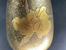 【福蔵】花瓶 二耳 金属製 銅？象嵌花紋 花器 花入 昭和レトロ 高21.2cm_画像5