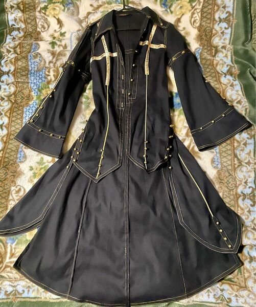 コスプレ 衣装 ロングコート 十字架 クロス ゴシック ジャケット ゴールド 装飾 派手 キリスト教 司祭 神父 聖騎士 ナイト