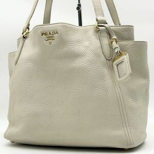 ●高級●PRADA プラダ ヴィッテロダイノ トートバッグ ハンドバッグ ビジネス 鞄 かばん ゴールドロゴ 肩掛け可 A4可 レザー アイボリー