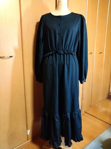 559中古黒長袖フリル付きロングワンピース