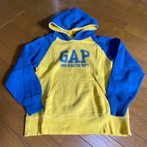 パーカー　GAP ギャップ　長袖　青　ブルー　黄色　イエロー　英語　ポケット付き　フード