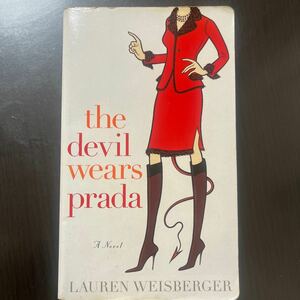 The Devil Wears Prada: A Novel ペーパーバック　プラダを着た悪魔