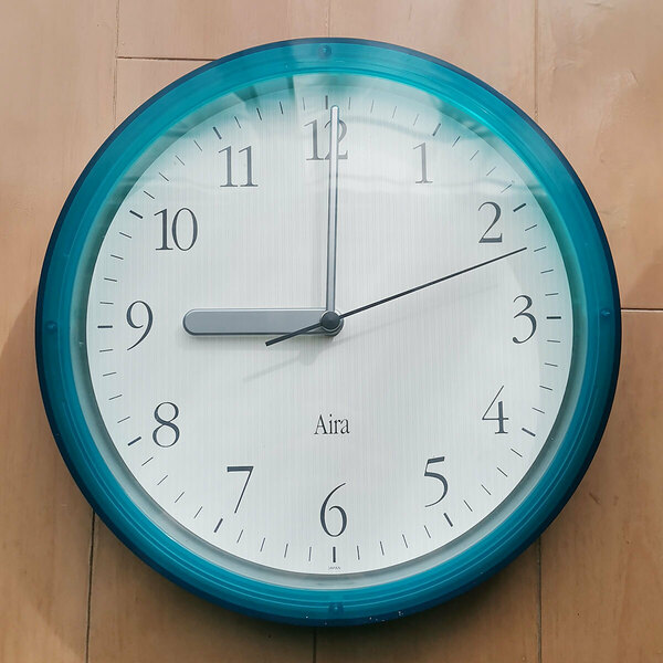 日本製　Aira（エアラ） 掛け時計