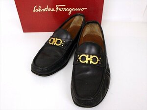 良品☆FERRAGAMO【フェラガモ】レザー ローファー☆8 1/2☆26.5cm☆イタリア製☆シューズ☆ブラック×ゴールド金具☆ロゴ☆メンズ