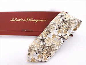 新品タグ付☆FERRAGAMO【フェラガモ】シルクネクタイ☆白茶系☆植物柄☆花柄☆ロゴ☆メンズ☆スーツ☆フォーマル☆紙製ケース付