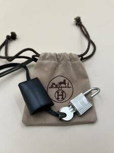 【美品】HERMES エルメス カデナ 鍵 保存袋 巾着袋 南京錠 パドロック シルバーカラー 121 レザー ブラックカラー 