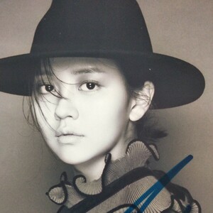  Kim *sohyon с автографом 2L размер фотография...Kim Soo Hyun... манекенщица...