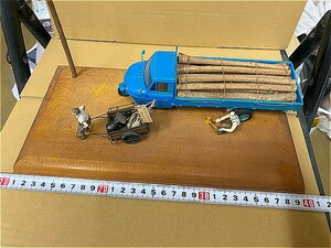 完成品　木材運搬車　ジオラマ　　　トラック　昭和　　プラモデル　3輪トラック