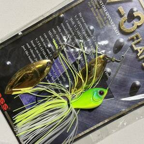 Megabass メガバス V3フラットシャッド 1/2oz チャートライムの画像2