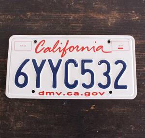 【クリックポスト 送料無料】* カリフォルニア ナンバープレート 2013年以降 ライセンスプレート カープレート CALIFORNIA 「6YYC532」 225
