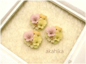 akahika*樹脂粘土花パーツ*ちびくまブーケ・ビオラ・ピンク＆イエロー