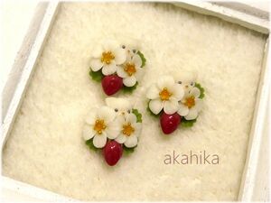 akahika*樹脂粘土花パーツ*ちびねこブーケ・いちご・イチゴ・苺・ストロベリー