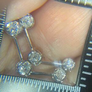 鑑別書付き☆VSクラス天然ダイヤスイングピアス0.3ct