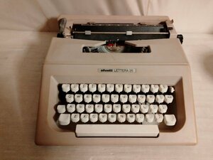  retro typewriter 