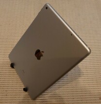 美品iPad第7世代(A2197)本体32GBシルバーWi-Fiモデル完動品動作確認済み1円スタート送料無料_画像3